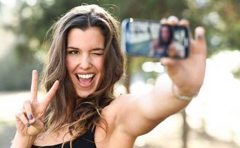 Can Selfie Hamper Your Skin