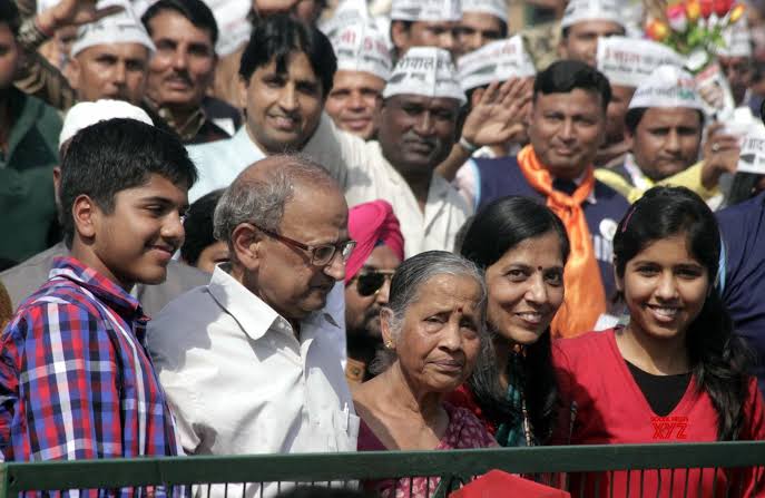 kejriwal mother