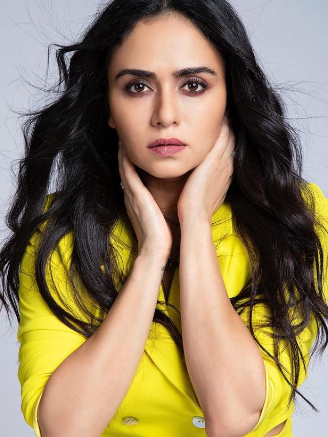 cropped-Amruta-Khanvilkar-hot.jpg