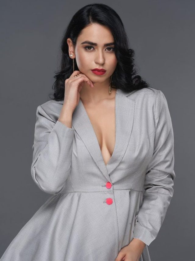 cropped-Hot-soundaraya-sharma.jpg