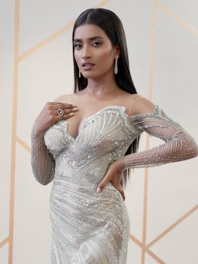 cropped-Manya-singh-gorgeous.jpg