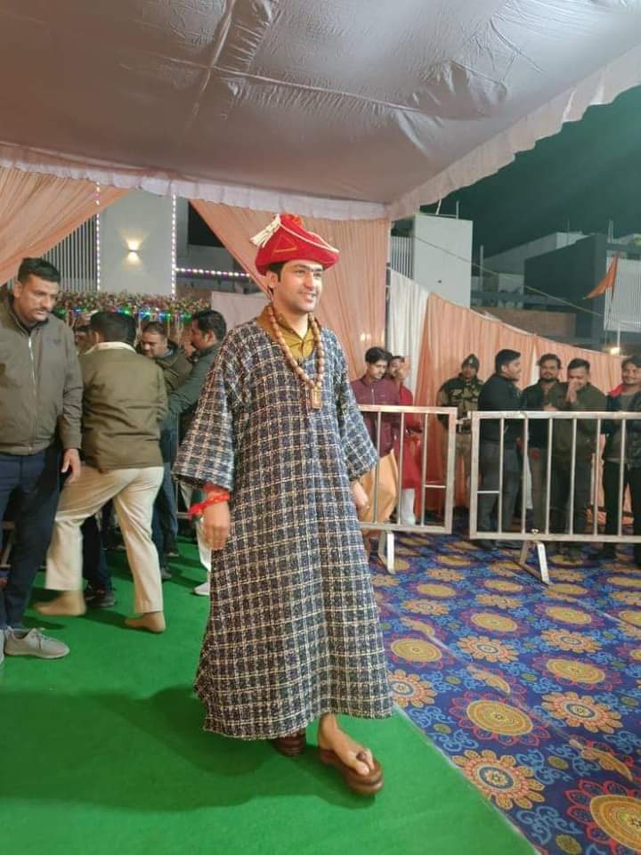  Dhirendra Krishna Shastri height