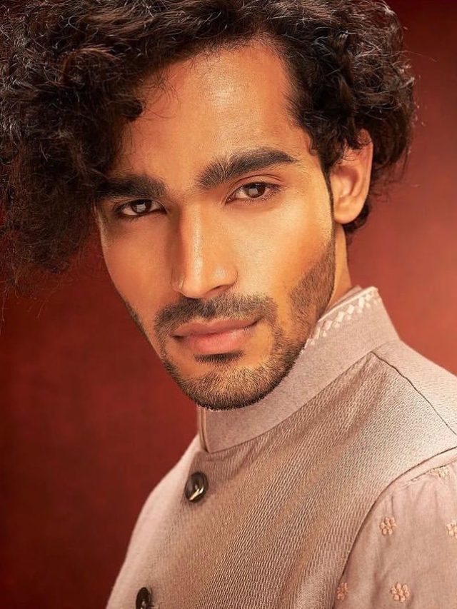 cropped-Aagaz-Akhtar-hot-look.jpg