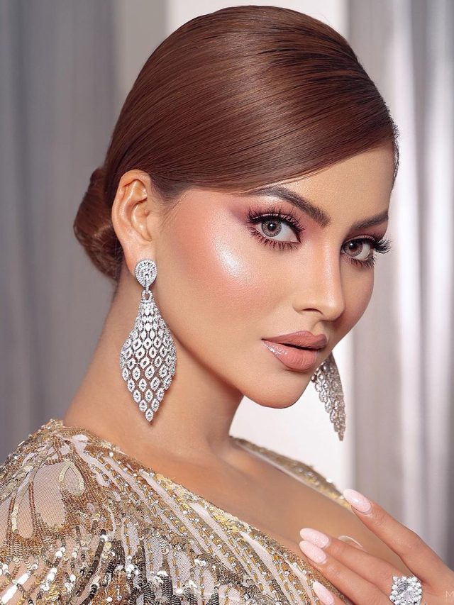 Cute urvashi rautela