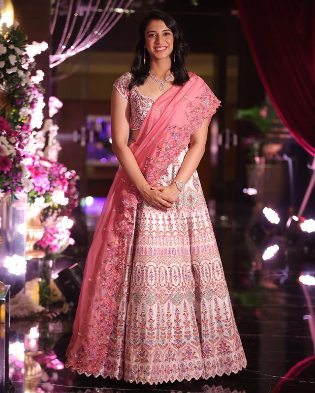 Smriti Mandhana height