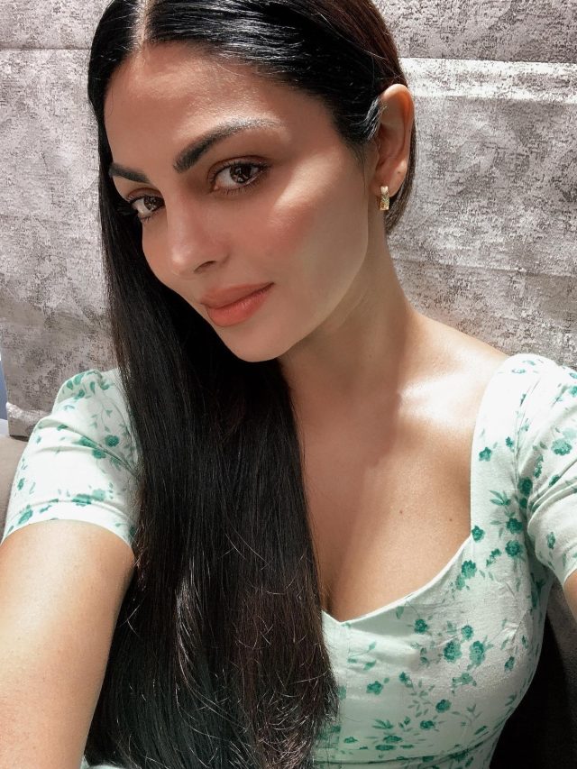 cropped-neeru-bajwa-glamourous.jpg