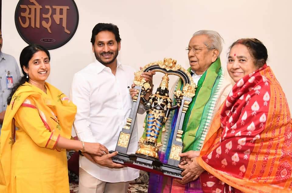 YS Jagan Reddy height
