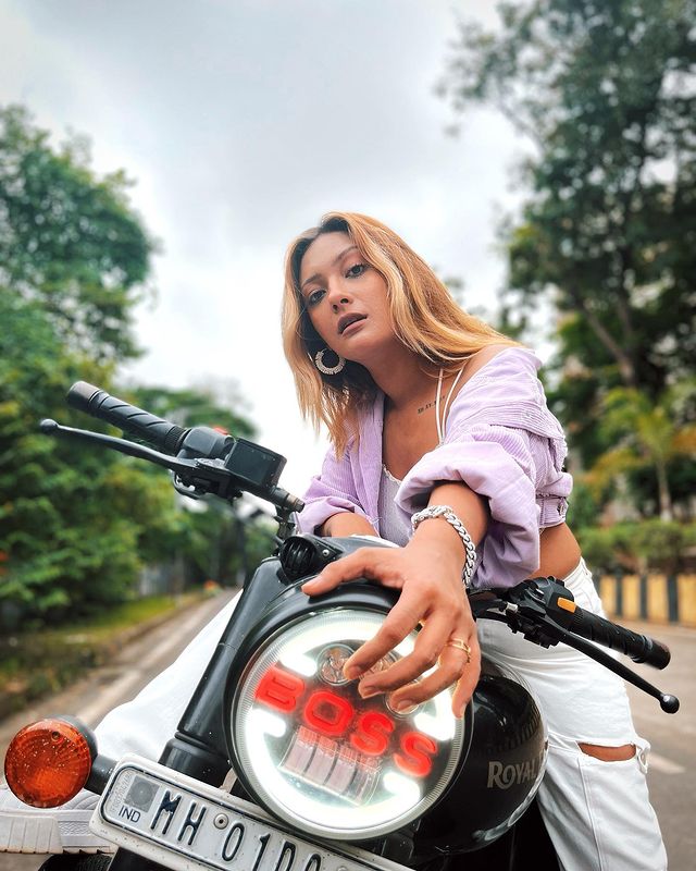  Aashika Bhatia bio