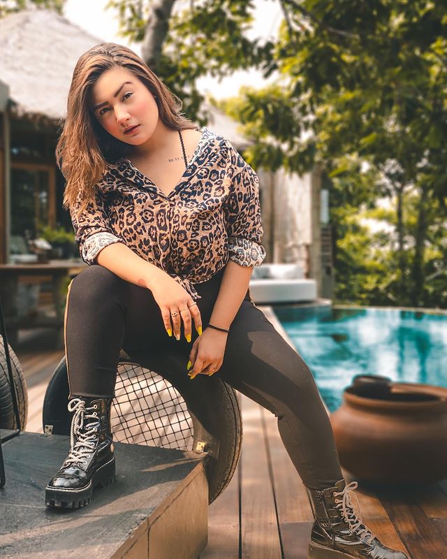  Aashika Bhatia wiki