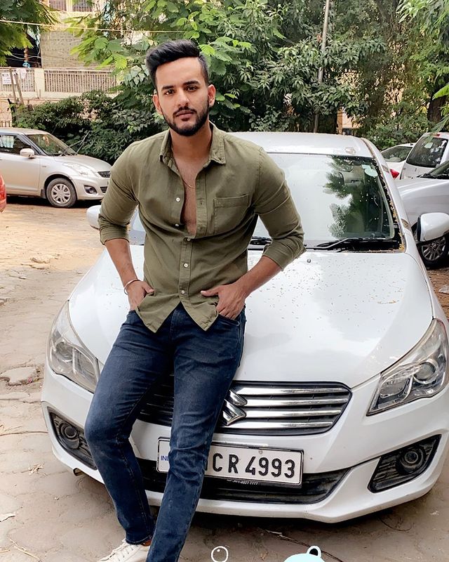 Abhishek Malhan bio