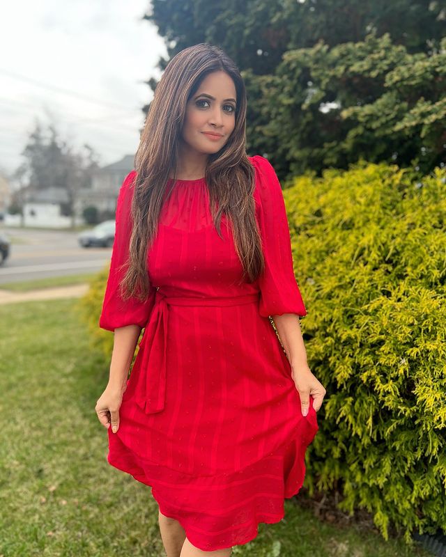 Miss Pooja height