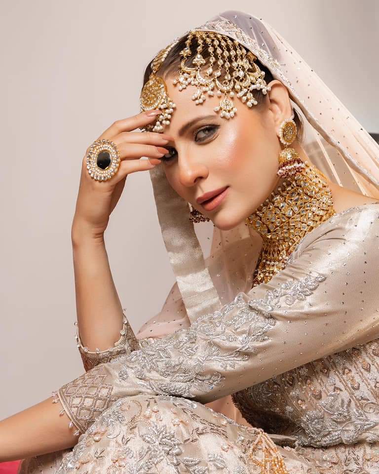 Nausheen Shah height