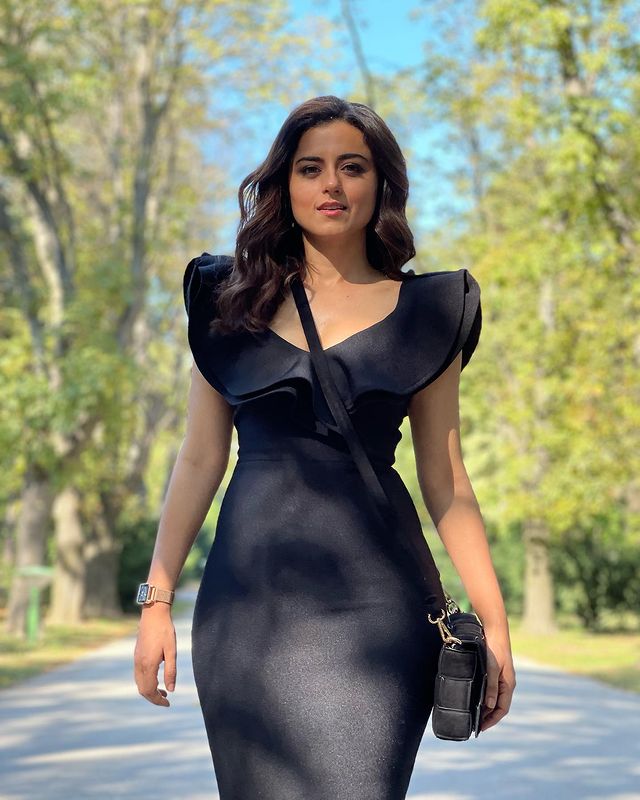 Ridhi Dogra height