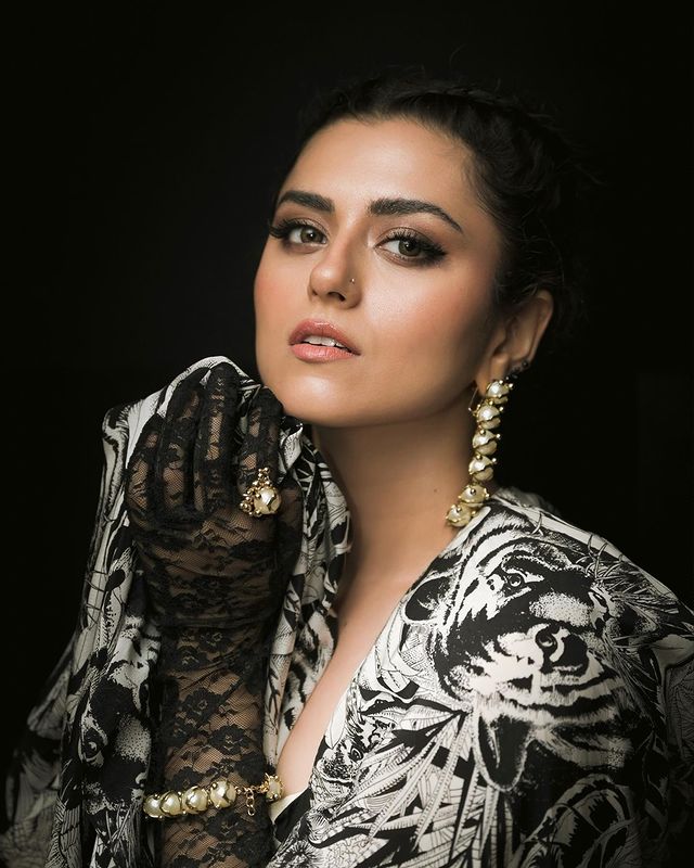 Ridhi Dogra bio