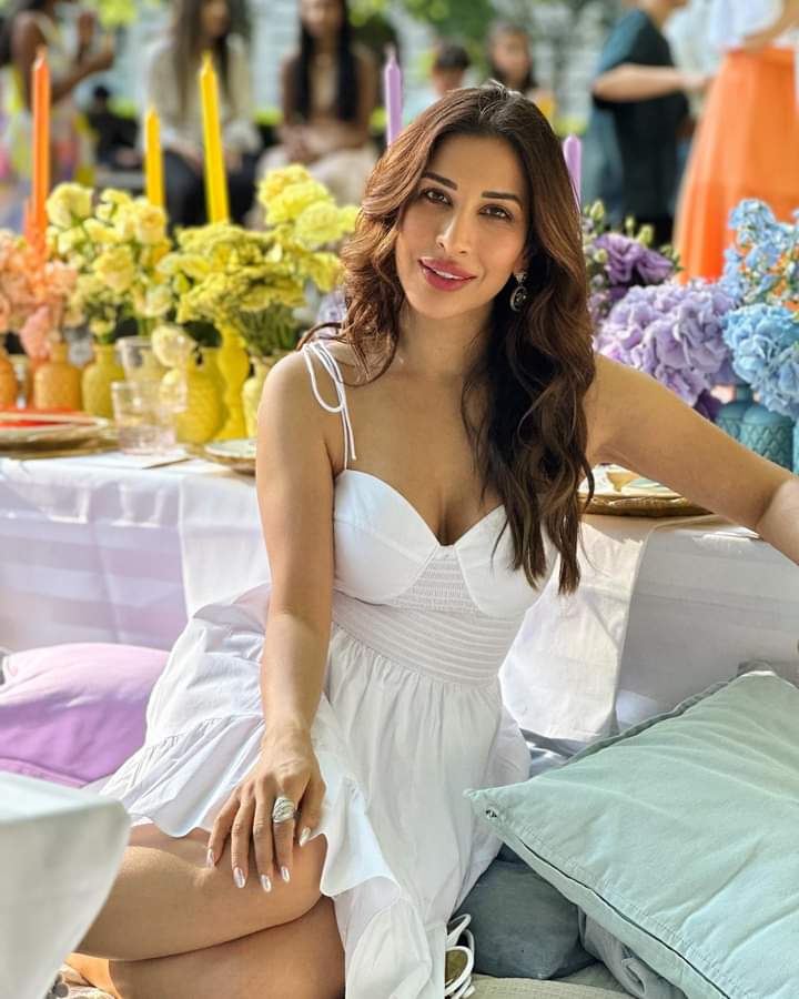 Sophie Choudry height