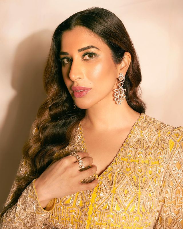 Sophie Choudry age