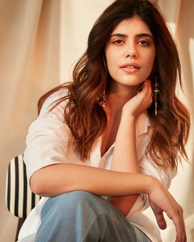 Sanjana Sanghi bio